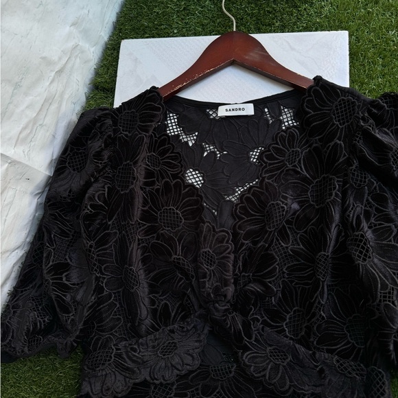 Sandro Ellen Velvet Scallop Maxi Black Noir Floral
Black Dress size 40/10 NWOT - Picture 11 of 16